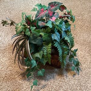 😎Lush Green and Pink Artificial Plant Arrangement in Wicker basket🪷